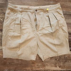 Tommy Bahama 100% silk shorts Size 40